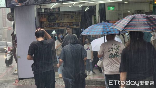 ▲▼台北午後雷雨。（圖／記者呂佳賢攝）