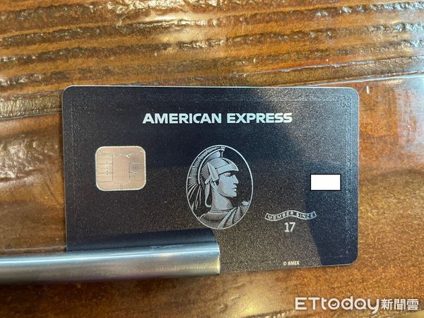 ▲黑卡。(圖/「雷司紀的小道投資」授權引用)