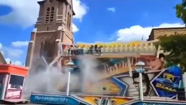 遊樂設施高速運轉冒恐怖白煙 「7人被甩出座位」女頭部墜地送醫。(圖/翻攝自推特)
