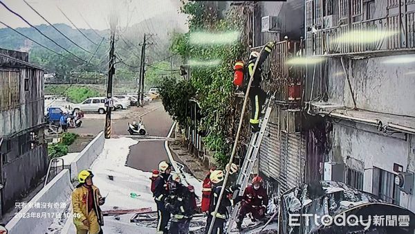 ▲基隆鐵皮屋火警。(圖/記者郭世賢翻攝,下同)