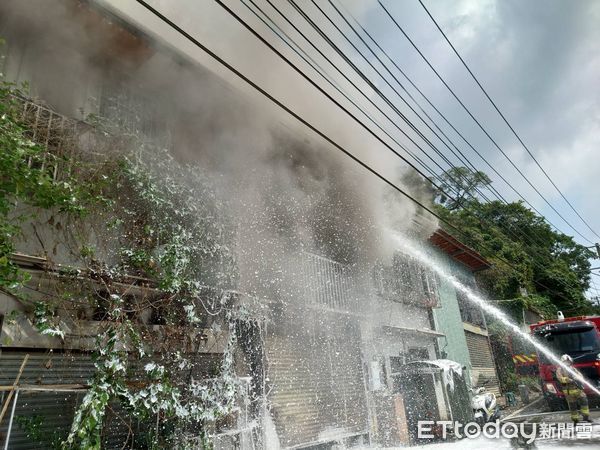 ▲基隆鐵皮屋火警。(圖/記者郭世賢翻攝,下同)