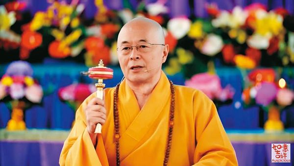 海濤本名黃榮享(圖),弘法30年累積逾40億元身價,與合作夥伴吳秀慧爆發爭產風波。(翻攝如意吉祥YouTube)