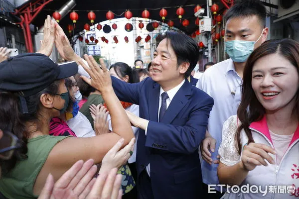 ▲▼民進黨總統候選人賴清德25日在中正萬華在地民意代表的陪同下,前往伍德宮參香拜廟受到當地居民的熱情歡迎。(圖/記者湯興漢攝)