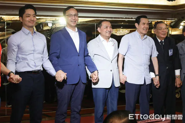 ▲▼支持侯友宜競選總統國民大會代表後援會,左起蔣萬安、朱立倫、侯友宜、馬英九、陳金讓。(圖/記者李毓康攝)