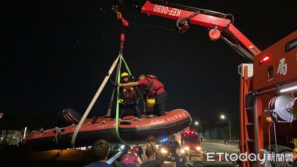 ▲▼台南鹽水溪22歲女落水失聯一夜！今尋獲遺體。（圖／記者林東良翻攝）