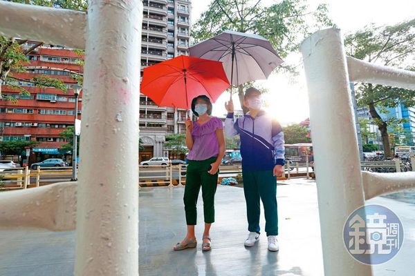 澳豐金融詐騙案受害人Michael(右)向本刊投訴,已有受害人因賠上養老金而輕生。