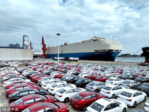 ▲新能源車在江蘇連雲港碼頭準備出口。（圖／CFP）