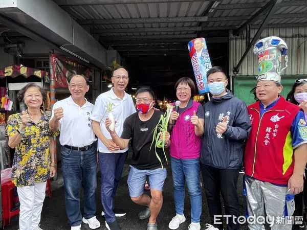 ▲台南市立委第3選區參選人姚正玉競選服務處1日舉辦見面會,國民黨主席朱立倫專程到場加油打氣。(圖/記者林東良翻攝,下同)