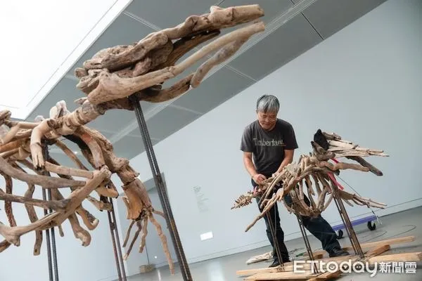 ▲林純用「黑湧」個人創作展佈展現場。(圖/藝術家林純用提供)