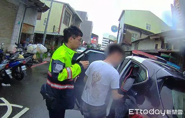 ▲吳姓男子與友人開生日趴慶生,因自已跑出來吸毒被警方查獲,讓友人苦候不到壽星切生日蛋糕。(圖/記者林東良翻攝,下同)