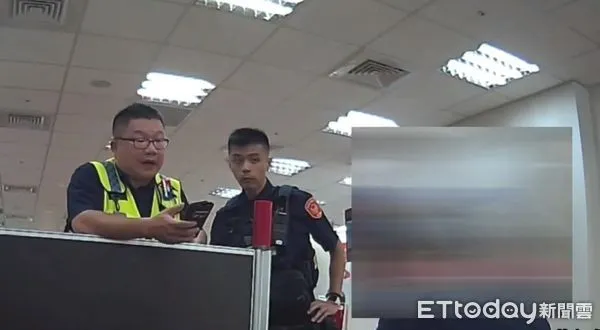 ▲南港所警員警李彥傑(右)、陳軍皓(。(圖/記者張君豪翻攝)