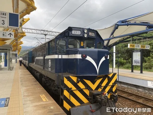 ▲▼台鐵藍皮解憂號9/9首度行駛宜蘭線。(圖/台鐵)