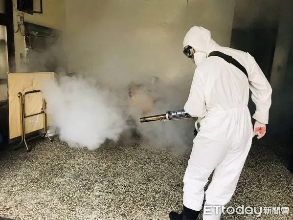 ▲台南市截止9日下午3時許確診274例本土登革熱病例,累積本土病例5256,防疫人員已立即進行個案居住地及工作地戶內外化學防治作業,同時加強動員擴大孳生源清除及病媒蚊密度調查等工作。(圖/記者林東良翻攝,下同)