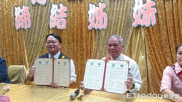 ▲▼花蓮豐濱鄉長邱福順與馬公市長黃健忠共同簽署結盟聯合聲明。(圖/豐濱鄉公所提供,下同)