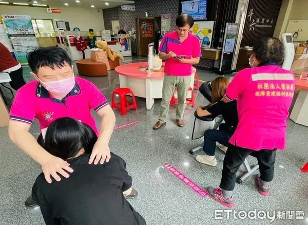 ▲勞動力發展署斗六就業中心結合免費身心障礙按摩、法律諮詢及好書閱讀三項服務,歡迎來求職民眾多加利用。(圖/記者蔡佩旻翻攝)