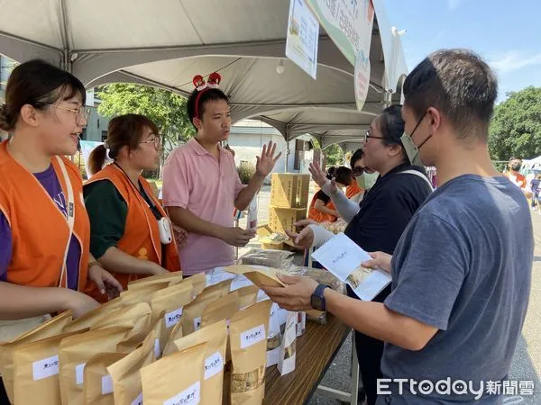 ▲伊甸基金會舉辦「無障礙生活節」,首場活動於16日在台南「水交社文化園區」,以親子園遊會的形式舉辦。(圖/記者林東良翻攝,下同)