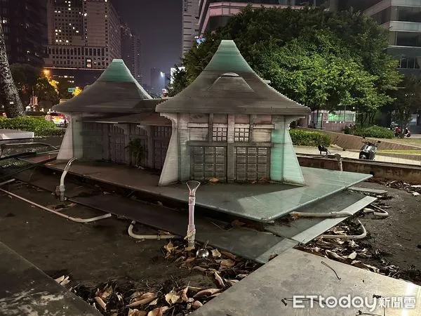 ▲台中地標湖心亭燈飾成暗黑版挨批,市府回應了。(圖/記者游瓊華攝)