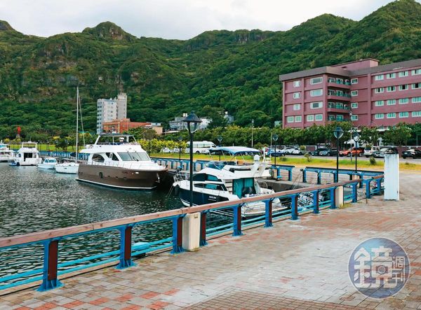 朱國榮近來經常至現身北部遊艇港星晨，有目擊者二度看見朱國榮登上豪華遊艇。