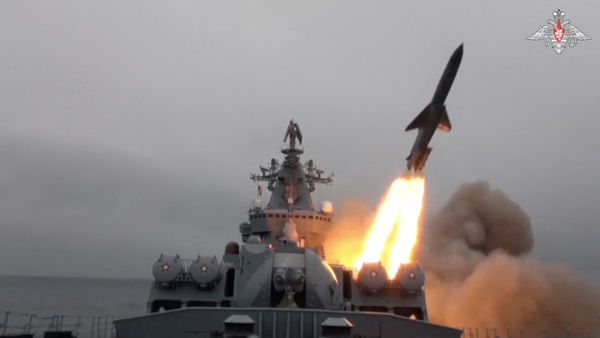 ▲▼俄羅斯18日在楚科奇海（Chukchi Sea）與俄美交界的白令海進行軍演，發射多枚巡弋飛彈打擊模擬敵艦目標。（圖／路透）