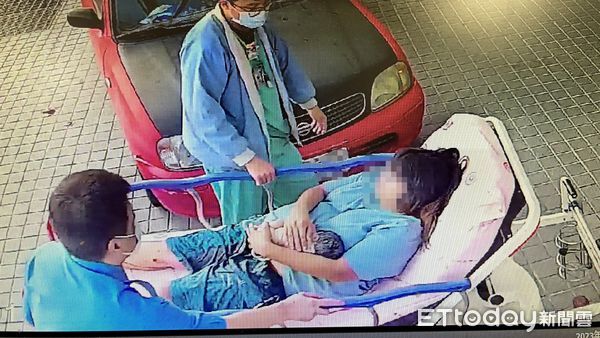 ▲再10分鐘到醫院!娃兒「慢慢地從下面滑出來」 超勇三寶媽車上產嬰。(圖/亞大附醫提供)