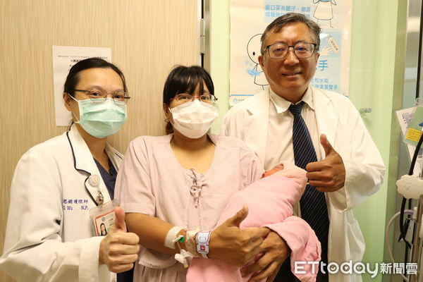 ▲再10分鐘到醫院!娃兒「慢慢地從下面滑出來」 超勇三寶媽車上產嬰。(圖/亞大附醫提供)