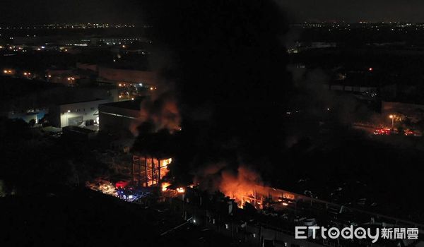 ▲▼屏東科技園區高爾夫球工廠起火爆炸，空拍。（圖／民眾提供）