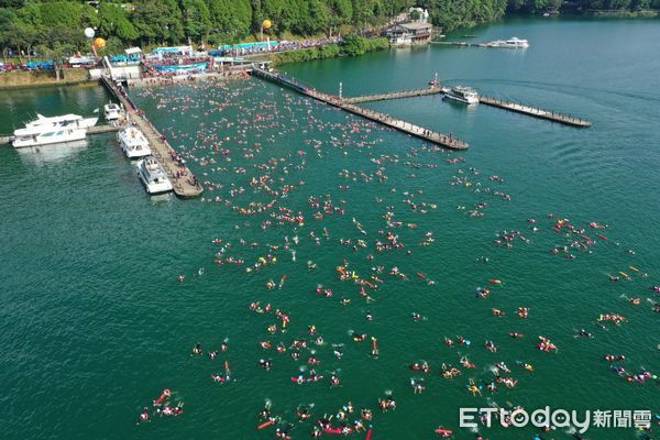 ▲日月潭國際萬人泳渡盛況。(圖/資料照片,南投縣政府提供)