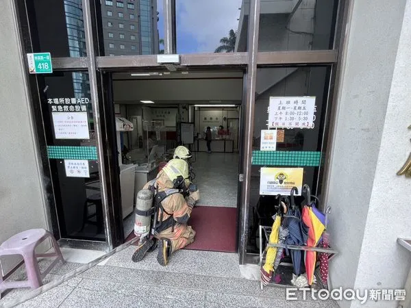 ▲南消第七大隊指示所轄東門分隊等單位,對於高安全性場所應落實消防安檢及消防演練。(圖/記者林東良翻攝,下同)