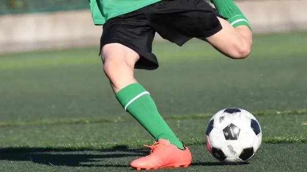 日本一名人妻出軌,與男大生以「踢球」當作偷情暗號。(示意圖,photoAC)