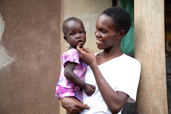 ▲▼梅兒曾被哄騙以性換取生活必需品,也因為懷孕而重病、輟學,一度有輕生念頭,在展望會陪伴照顧至分娩後,援助梅兒生活所需並回到學校上課。(圖/台灣世界展望會)