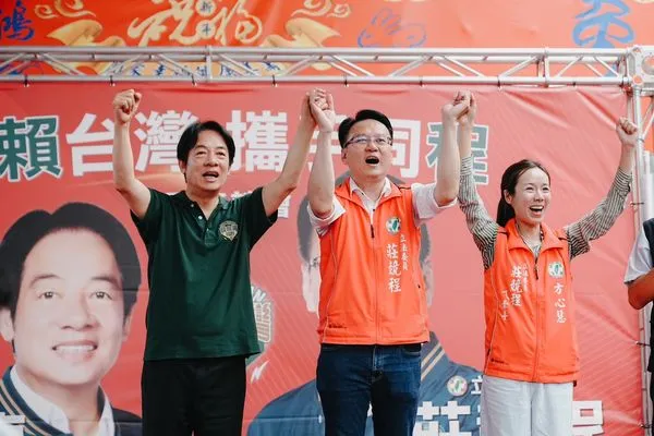 ▲▼民進黨主席暨總統參選人賴清德今(1)日在台中市行程滿檔,上午接連前往台中市北屯區軍福宮、松竹寺參香祈福。(圖/賴清德競選辦公室提供)