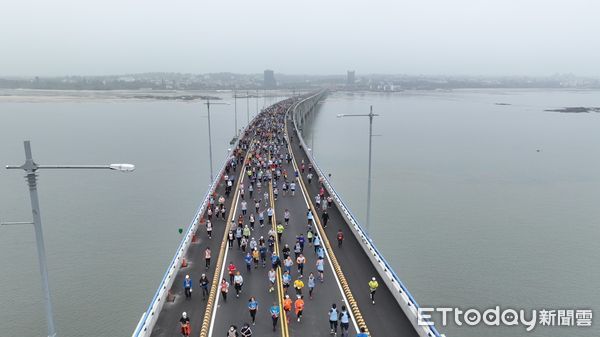 ▲▼2024金門馬拉松「17 Running」跨海大橋開始報名。（圖／記者林名揚翻攝）