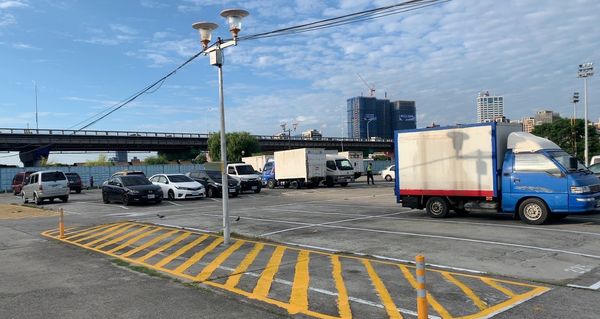 ▲▼重新堤外道停車場10月4日8時起管制只出不進，請民眾提早配合車輛移置。（圖／新北市政府提供）