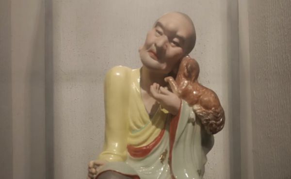 ▲景德鎮陶瓷博物館內的「表情包」羅漢雕塑。（圖／翻攝揚子晚報）