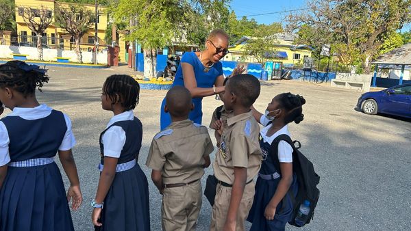 ▲▼牙買加教育部長承諾將改善安全保障制度,防止毒品進入校園。(圖/翻攝自Facebook/@fayvalswilliams)