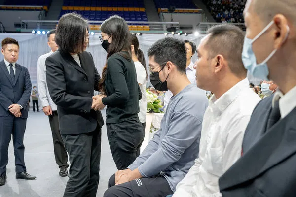 ▲▼蔡英文赴屏東參加聯合公祭暨追悼會並頒褒揚令。(圖/總統府提供)