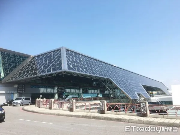 ▲陳姓男子去年12月自國外入境桃園國際機場第二航廈登機口處,因不滿同機旅客發放檢疫卡起衝突,憤而以三字經辱罵,還怒嗆「我今天就要打你」,遭航警送辦。(資料照/記者沈繼昌攝,與本新聞無關)