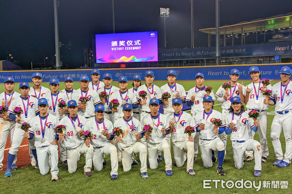 ▲亞運棒球中華隊獲頒銀牌。（圖／記者林敬旻攝）