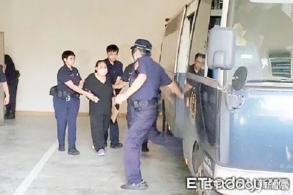 ▲藝人陳盈潔今日驚傳急性腎衰竭,獄方緊急送醫救治,圖為移送桃園女子監獄。(圖/資料照片)