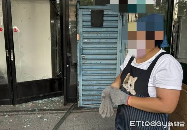 ▲食品廠女員工受困冷凍庫20分鐘,路人經過打破玻璃將她救出。(圖/記者陸運陞翻攝)