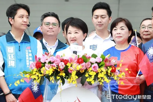 ▲全台最大國旗在台中,盧秀燕:2萬人齊聚府前廣場慶雙十。(圖/台中市政府提供)