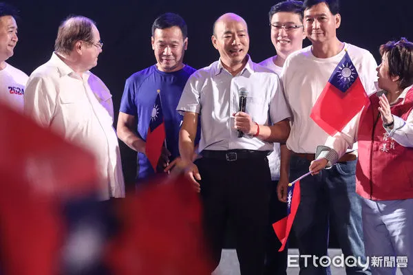 ▲國民黨總統參選人侯友宜新北總部成立大會,前高雄市長韓國瑜致詞。(圖/記者林敬旻攝)