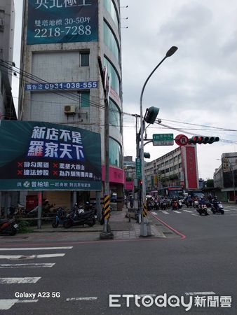 ▲吳音寧、曾柏瑜、張美慧、林靜儀,共同發起看板行動,呼籲選民下架國民黨謝衣鳳、羅明才、傅崐萁、顏寬恒 。(圖/民進黨)