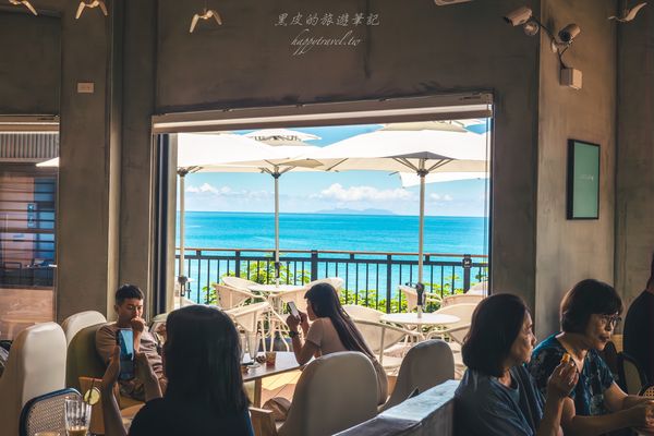 ▲▼ 台東絕美海景咖啡廳藍色海灣Bluebayou，可以走在沙灘上欣賞日出美景。（圖／黑皮的旅遊筆記提供）