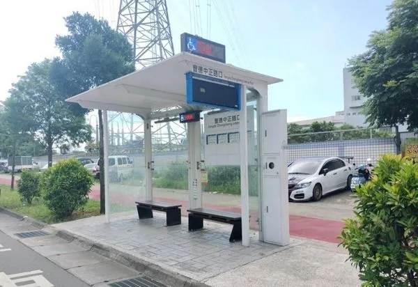 ▲桃園全台首創智慧站牌可加值悠遊聯名卡