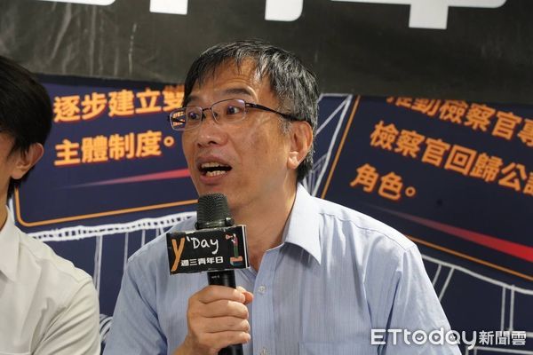 ▲隨著2024總統及立委大選即將進入倒數2個月的階段,認知作戰再度成為關注話題。由多個團體發起的Y’s Day「週三青年日」,25日晚間舉行座談會,與現在的青年們針對應付認知作戰的對策、台灣傳統媒體在認知作戰中的角色、事實查核機制、媒體識讀等問題,進行廣泛的討論,新北立委參選人曾柏瑜在會中就建議,要打擊認知作戰的滲透,資訊查核非常重要,應納入高中必修課程,讓全民都擁有自我保護的能力。(圖/記者陳弘修翻攝)