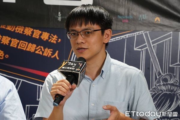 ▲隨著2024總統及立委大選即將進入倒數2個月的階段,認知作戰再度成為關注話題。由多個團體發起的Y’s Day「週三青年日」,25日晚間舉行座談會,與現在的青年們針對應付認知作戰的對策、台灣傳統媒體在認知作戰中的角色、事實查核機制、媒體識讀等問題,進行廣泛的討論,新北立委參選人曾柏瑜在會中就建議,要打擊認知作戰的滲透,資訊查核非常重要,應納入高中必修課程,讓全民都擁有自我保護的能力。(圖/記者陳弘修翻攝)