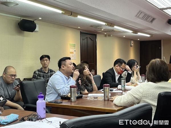 ▲▼國民黨立委今(26)在立法院衛環委員會臨時提案,針對美豬應強制標示萊劑成分。(圖/記者張乃文攝)