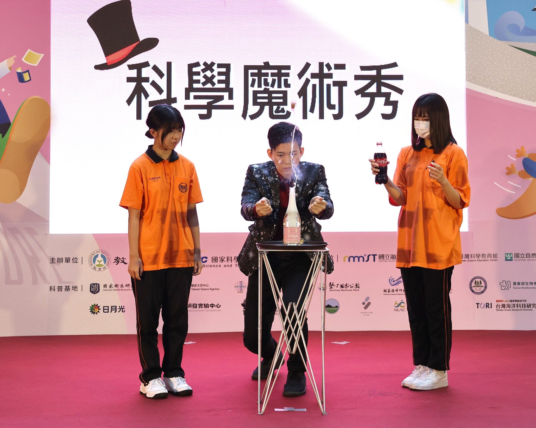 ▲▼台灣科學節本周六起跑,9天共有舉辦1400場活動,圖為起跑記者會開場表演。(圖/教育部提供)