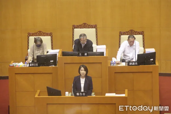 ▲屏東縣長周春米縣議會專案報告明揚公司爆炸案 。(圖/屏東縣政府提供)